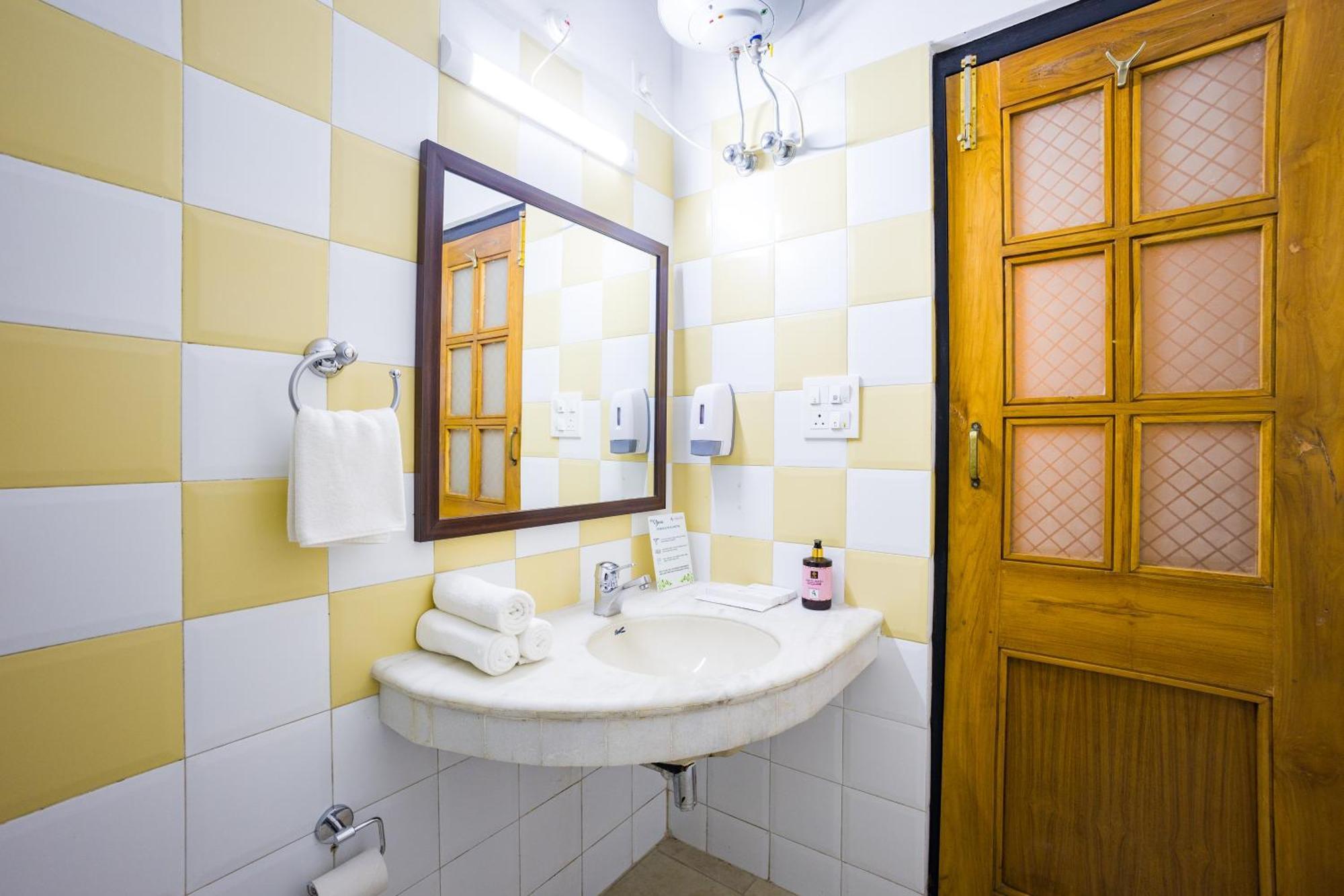 Alaya Stays Mehar Villa - 3 Bhk With Garden & Scenic Views Kasauli Exterior photo