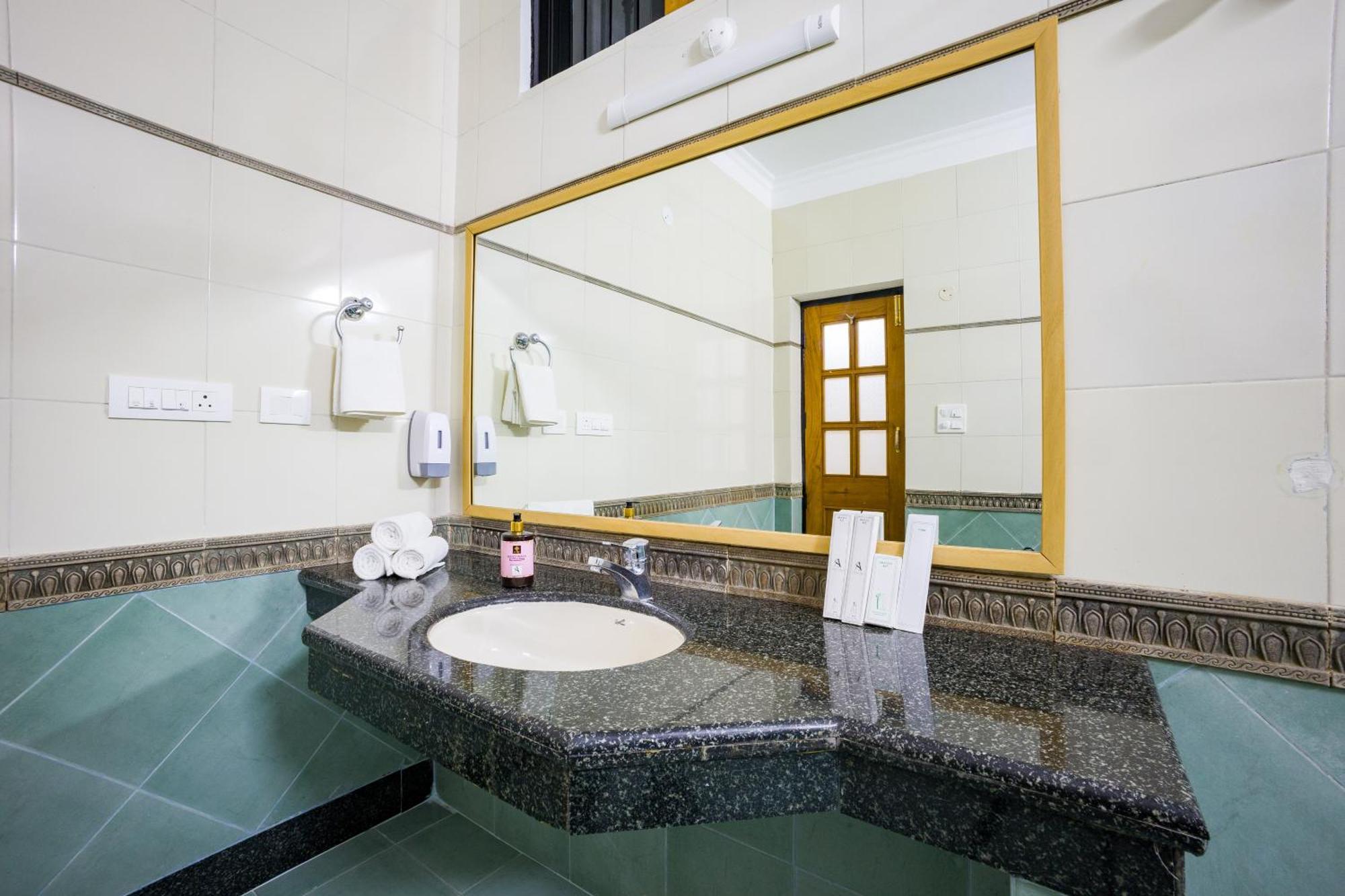 Alaya Stays Mehar Villa - 3 Bhk With Garden & Scenic Views Kasauli Exterior photo